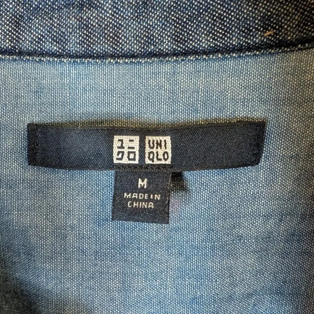 Uniqlo Blue Chambray Denim Button Down Shirt Long Sleeve Women's Medium - Picture 2 of 7